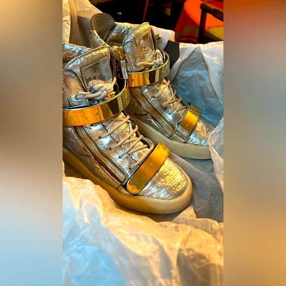 Discontinued!! Giuseppe Zanotti- Foil Crinkled Leather Metallic HEELED Sneaker! - Picture 3 of 4